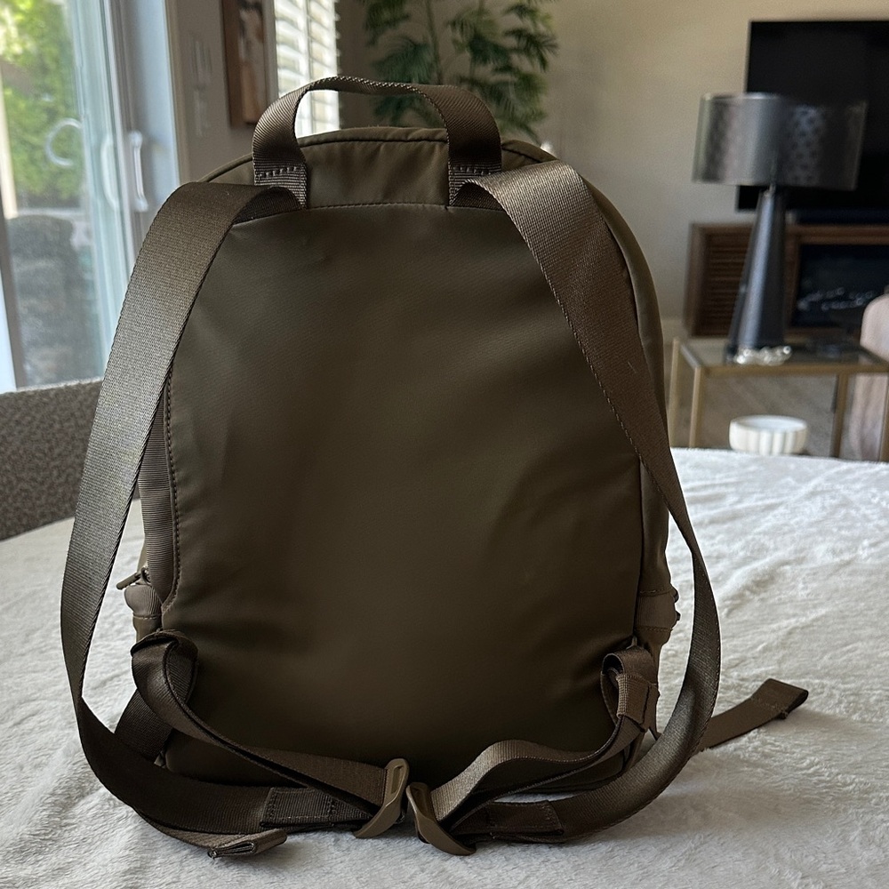 lululemon athletica Olive-Tone Compact Everyday Backpack - Picture 6 of 14